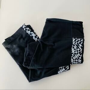 NIKE Black Cropped Leggings White Geometric Pattern Stripe Dri Fit Gym Workout S